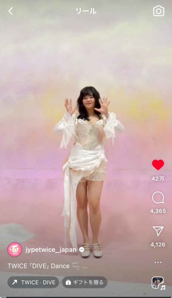 TWICEのジョンヨンちゃんってなんでいつもコルセットみたいな