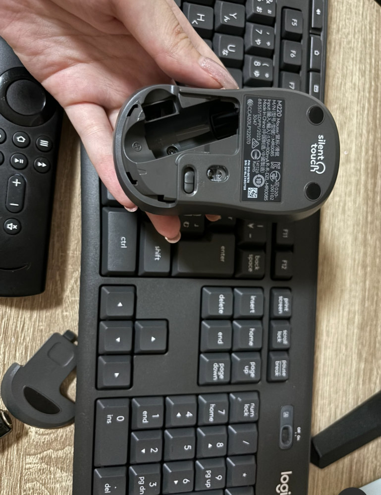 無線のマウスとキーボードはパソコンの初期設定をするときは使えないの