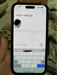 教えてください。
LINEの機種変更の際この画面まできて、ログインは出来てると思うんですが、パスワードが合っていないようで、本人確認が出来ません。 以前の端末でLINEを開くと、他の端末でログインされたため、この端末でのデータは消去されます。と出てしまい、LINEに入れずパスワード変更ができません。
ちなみにApple、GoogleとLINE連携していません。

メールアドレスを入力する画面...