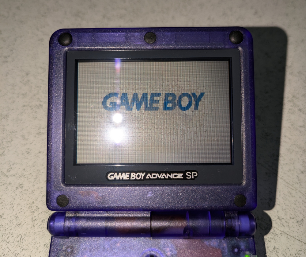 ゲームボーイアドバンスSPについて質問です電源を入れてからこの ゲームボーイアドバンスSPについて質問です電源を入れてからこの