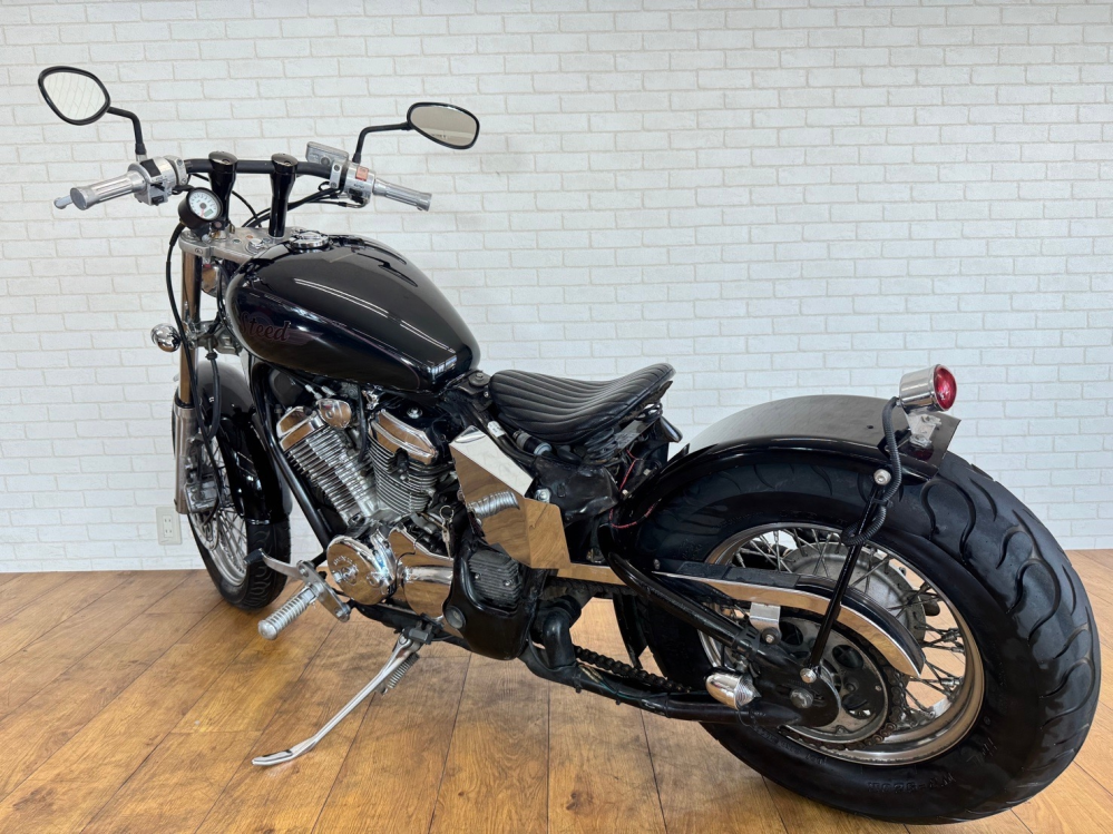 スティード400です、写真のバイクにタンデムステップをつけたい