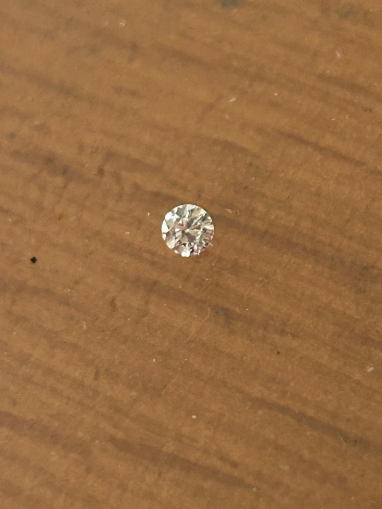 一昨日、鯛生金山で砂金取りをしているとダイヤモンドのような物が出て