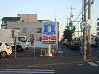 最近縁取ってないローソンの看板が増えたのはなぜですか 最近縁取ってないローソンの看板が増えたのはなぜですか