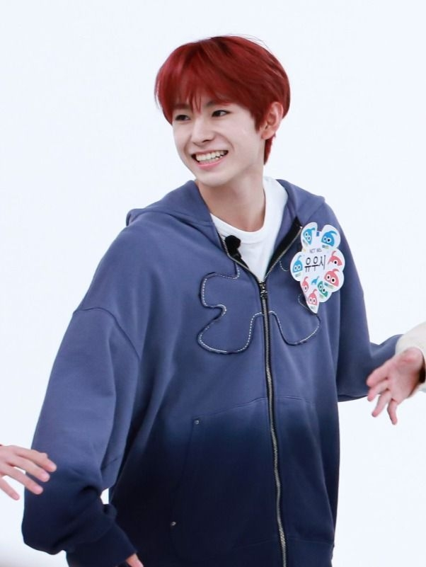 この着用パーカーはどこのブランドの物ですか？nctwish韓国アイドル