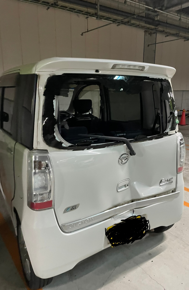柱 車の修理について質問なのですが、先日立体駐車場でバックをした際、柱