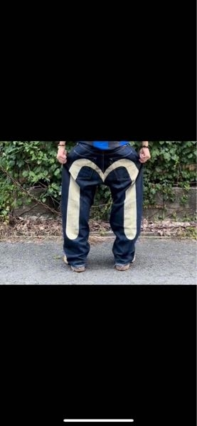メルカリでevisuのデニムを買おうと思っているのですが写真のような