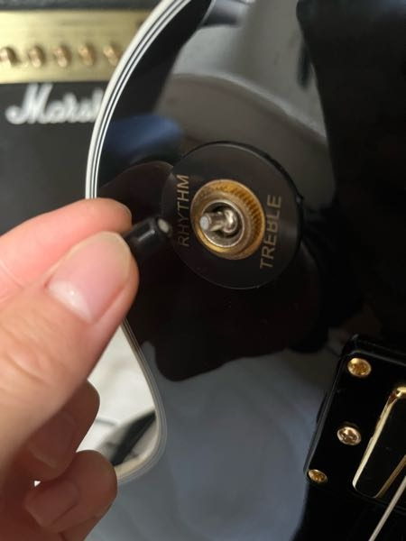 Blitzのレスポールのトグルスイッチが画像のように折れてしまって