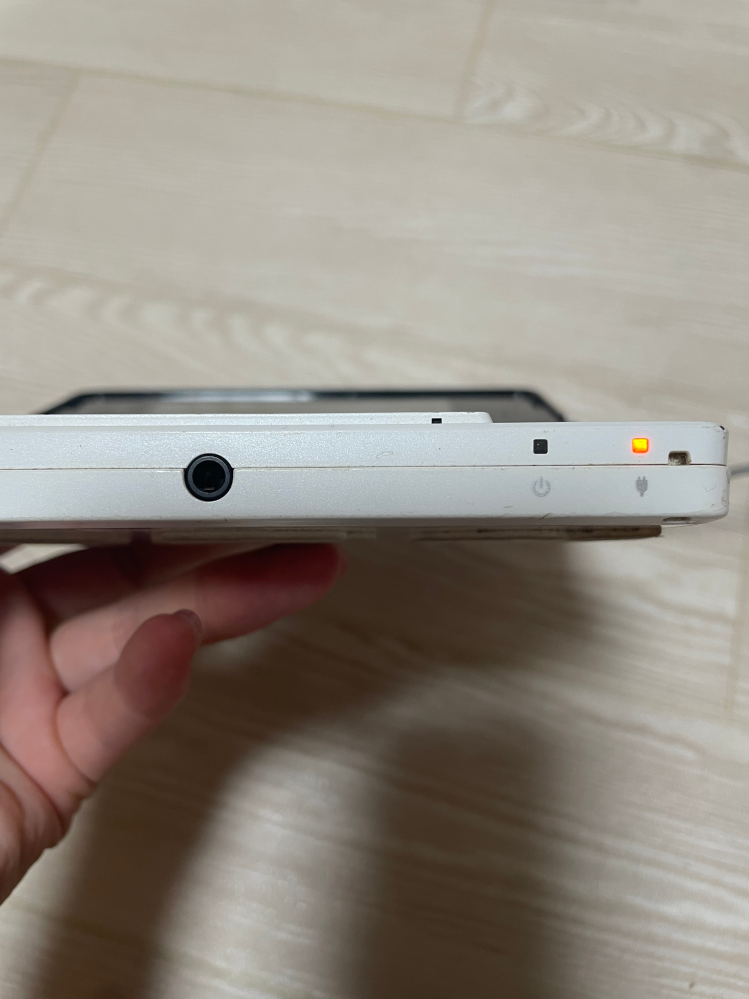 久々に3DSをやろうと思ったのですが、何時間充電しても電源がつきま 