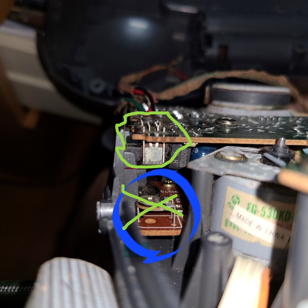 ・単2電池6本の駆動で動いているものを、ACアダプターで動くようにするには、どうすればよいでしょうか？ ジャックのメスを買って、電池ボックスの+と-にそれぞれ繋げばよいのでしょうか？ また、そのときに使うのはDC9V センターマイナスのアダプターで良いでしょうか？ ・DC9V センターマイナスのアダプタが使えなくなった場合、差込口の交換はジャック部を基盤から外して新しいものに交換するのはかんたんですか？交換するジャックは、どのようなものが最適でしょうか？ 画像は壊れたジャック部です（緑丸）