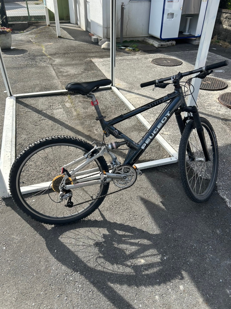 このマウンテンバイクは先日中古自転車屋で38,500円で売られてた