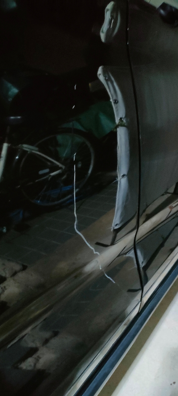 状態確認用　線傷。。？ 新車の傷の修理について。写真のような線キズがつきました。子供が