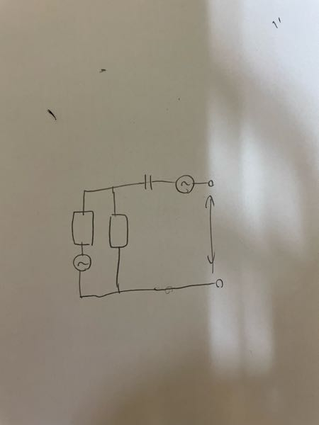 矢印間の電圧を求めたい時にどのように考えれば良いですか？I1R2+E2と教わりましたが左の電源と抵抗をなぜ考えられていないのか分かりません。 図の情報が少なくてすみません。左の閉回路に流れる電流をI1、左からE1、R1、R2、C1、E2でよろしくお願いします。