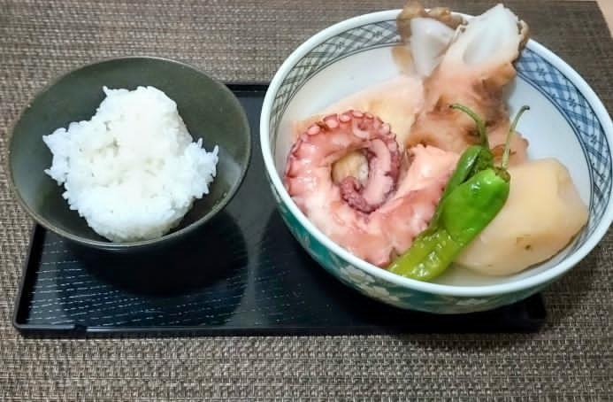 タコおでん？ おでんにタコを入れたら旦那さんにびっくりされました。 皆さん、タコおでんを食べてみたいですか？ m(_ _)m