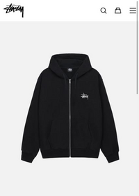 下の写真のstussyのジップパーカーを買おうと思っているのですが