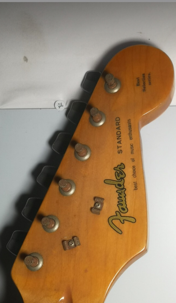 これってfender ですか？