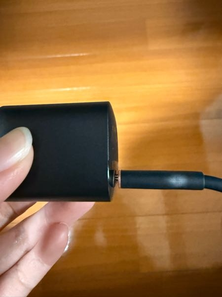 ANKERのタイプCの充電器を購入しました。 中途半端にささってるように見えるんですけど、これってちゃんとささってますか？ 充電はちゃんとできてます。