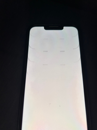 iPhone14 Starlight 128GB ⚠️画面に複数線傷あり iPhone14の液晶に画像のような線が出てきてしまいます。直し方