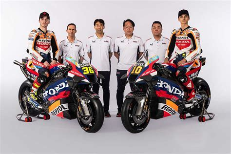 motogpのホンダて資金力では一番なのになぜ成績では最下位なのですか。 ・・・・・・・・・・・・・・・・・・・・・・・・ 例えばＦ１だと資金力=成績だと思うのですが。 例えばマクラーレンやレッドブルやフェラーリやメルセデスがトップチームなのは資金力が豊富だからだと思うのですが。 資金力があれば人材が集まる。人材が集まれば速いマシンを作れる。 資金力があれば開発費にお金がかけれる。お金をかければ速いマシンが作れる定義だと思うのですが。 よく分からないのですが。 ホンダてドゥカティやＫＴＭやアプリリアやヤマハよりもたぶん資金力なら二倍以上あると思うのですが。 ホンダで資金力にものを言わせてライバルチームのエンジニアやメカニックを引き抜いたりしていますが。 ホンダで資金力にものを言わせて開発費に莫大な投資をしていますが。 ですがホンダて最下位ですが。 ホンダて資金力では一番なのに成績では最下位なのですか。 モータースポーツの定義は資金力=成績だと思うのですが。 と質問したら。 来年からはレプソルが離れるので資金力が減る。 という回答がありそうですが。 レプソルという巨大企業が離れても。 ホンダ自体が巨大企業だし。 それはそれとして。 資金力ではホンダより圧倒的に低いヤマハのほうが成績が回復しっっあるのに。 なぜホンダは資金力があるのに最下位を独走しているのですか。 モータースポーツの定義は資金力=成績だと思うのですが。 余談ですが。 ホンダは欧州で差別されている。 ホンダはコロナの影響が残っている。 ホンダのやり方=日本のやり方が間違っている。 などと言う人がいますが。 ですがＦ１でのホンダは成績好調ですけど。