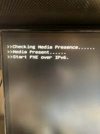 最近、PC立ち上げると最初にこんな画面になります。しばらくすると普 
