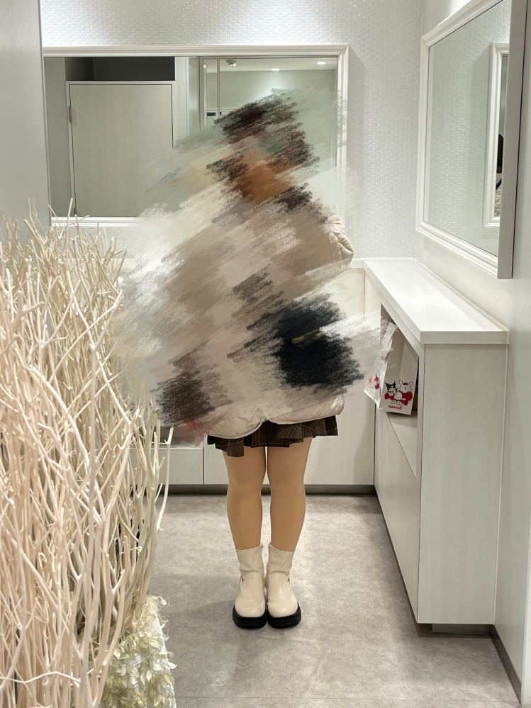 足太いですか？個人的に太いと思ってます。足に隙間がなくて横も分厚い
