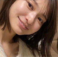 女性への質問です！
写真見た感想教えてほしいです。

綺麗や可愛いと思いましたか？
誰からも可愛いや綺麗と思われる顔かどうか意見ほしいです！

写真はiPhone他撮り無加工です！ 