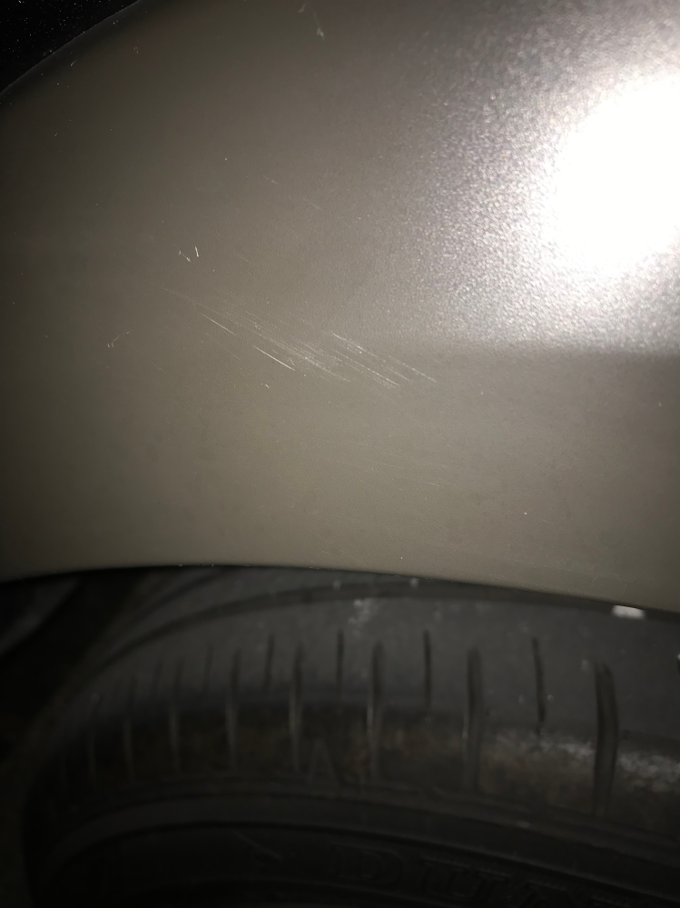 リアフェンダーの傷について質問です。今日、車の』 スズキ の