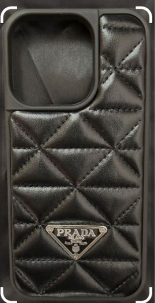 このPRADAのスマホケースって本物ですか？ - ロゴの大きさは私 