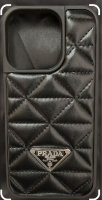 このPRADAのスマホケースって本物ですか？ - ロゴの大きさは私  
