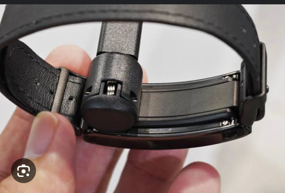 SONY wena 充電コネクター２つあります ソニーのwena3の充電器のコネクター(下の写真の丸い部分)だけ欲しいの