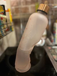 やらかしてプラスチックが変形してしまいました。
耐熱温度は60度らしいです。
せめてまっすぐに形を整えることはできるでしょうか？ なにかいい方法がありましたら、詳しい方教えてください。よろしくお願いします。