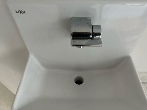 玄関の手洗いのシンク（陶器）を猫の水飲み場にしたいのですが、ネットで調べてもゴム排水栓が売ってなく、水を溜めることができません。排水に栓をする方法はないでしょうか？