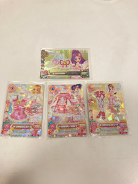 アイカツカードオーロラキスセットコーデ至急これは排出版ですか