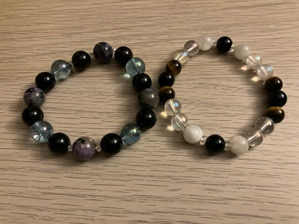 昔知人にいただいたパワーストーンですが、石の名前が知りたいです