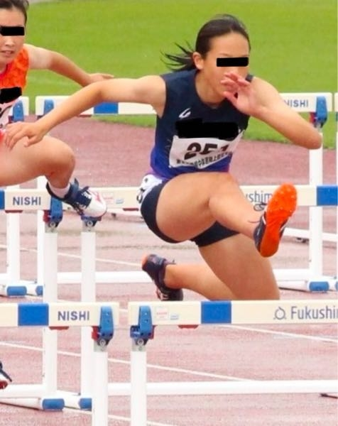 中3陸上部です！100mハードルをやってます！写真は競技中の写真な
