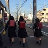 中学生か高校生に見えるのですがランドセル指定なのでしょうか。
それとも小学生なのでしょうか。 