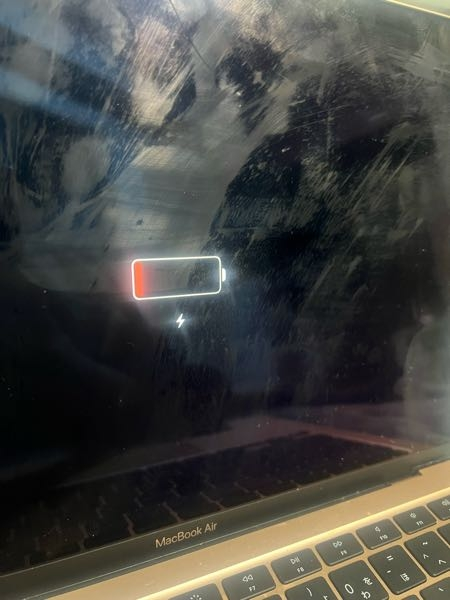 MacBookAirの充電がずっとこのままで画面がつきません。バッ 
