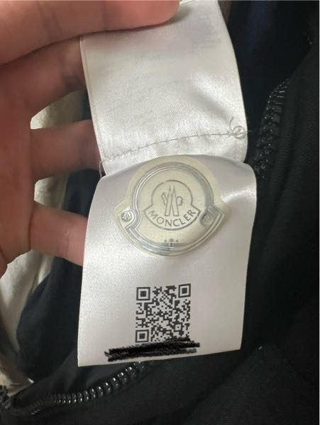 メルカリにてモンクレールのモンジュネーブルを8万円ほどで購入しま