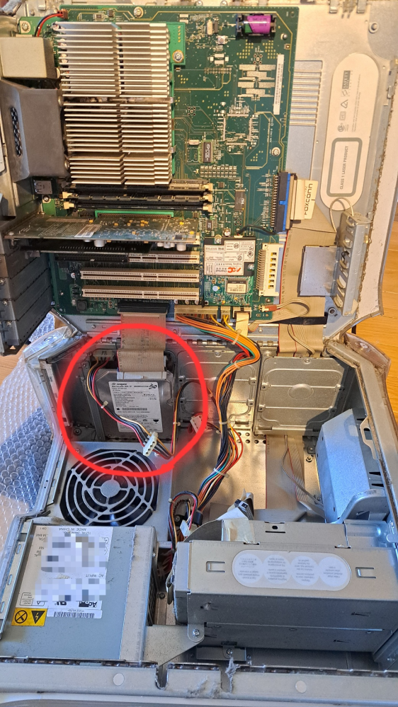 PowerMacG4のハードディスクの外し方がわかりません…だいぶ