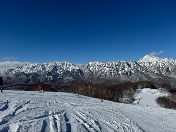 戸隠スキー場から見える山の名前を教えていただきたいです。よろしくお願いいたします。