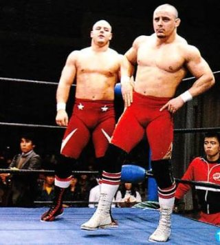 新日本プロレス1.4TOKYO DOMEですが、少しテンション の下がっている私には気に する余裕も無いのですが、 一応話題にしておきたい気分 です、ザック・セイバージュニア がチャンピオンでしたか? あと海野レフェリーの息子 さんとか、色々と様変わり しているようですね。 全然情報を得てませんが、 プロレス界が廃れて欲し くはないので少し解説を していただければと思い ます。 永遠のダイナマイト・キッド ファンより！