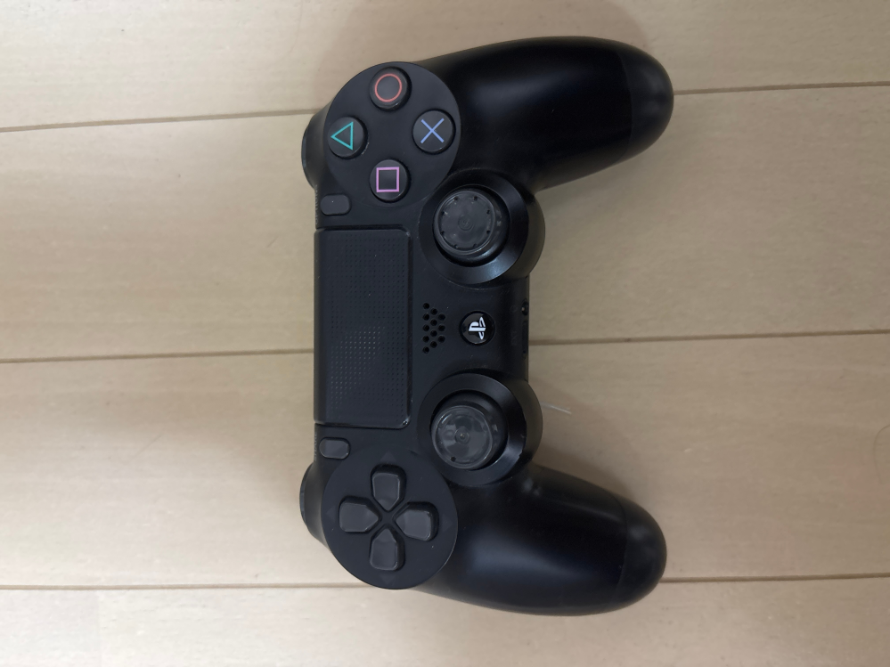 ps4純正コントローラーについて質問です。 写真のようにスティックの部分が取れてしまいました。どこに売っているかを教えてください