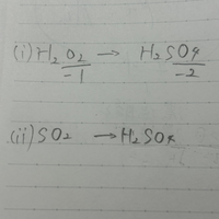 化学基礎の問題で質問です。
酸化数を調べる問題なのですが、
（i）のときはOを−1から−2に変化したと考えています。
（ii）のときはOを−4から−8にしてSの酸化数を調べていました。 そこで、なぜ−2のまま考えるときと−2×4にして考える問題があるのか疑問に思いました。
他の原子について考える時はかけて、Oを考えるときはそのまま使ってもいいと言うことでしょうか。回答よろしくお願いします。