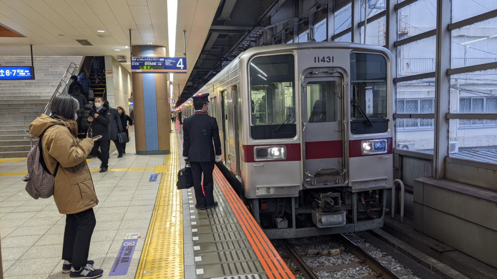 電光が点かず車両種別や行先等表示が出ないことは珍しいことなのでしょうか？ 昨日の朝（1月3日（金）7時28分頃）東武鉄道伊勢崎線（東武スカイツリーライン）西新井駅で、上り浅草行きの区間急行10000系が前背面も側面もLED点灯がありませんでした（添付画像は北千住駅で撮影）。 おそらく機械の故障だとは思いますが・・・。