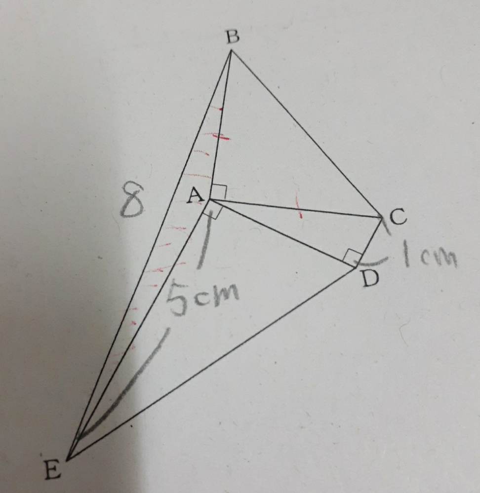算数の問題です。 ABCは直角二等辺三角形。 AEは5 CDは1 BEは8のとき 三角形ABEの面積の求め方を教えて下さい