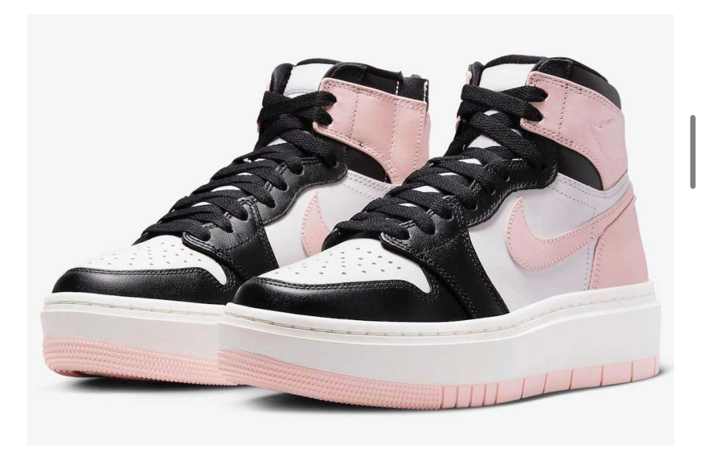 友達がこの画像にある、 Nike Women's Air Jordan 1 High Elevate "Soft Pink"（ナイキ ウィメンズ エアジョーダン1 ハイ エレベート "ソフトピンク"）が欲しく、周りのABCマートやNIKEストアに足を運び行ったのですが、置かれてなくて。これって売り切れ商品ってことなんですかね？一応atomsで再入荷申請などはできそうなんですが、現在店頭には置かれていないってことなんでしょうか…有識者のお方優しく教えて頂けると幸いですm(_ _)m