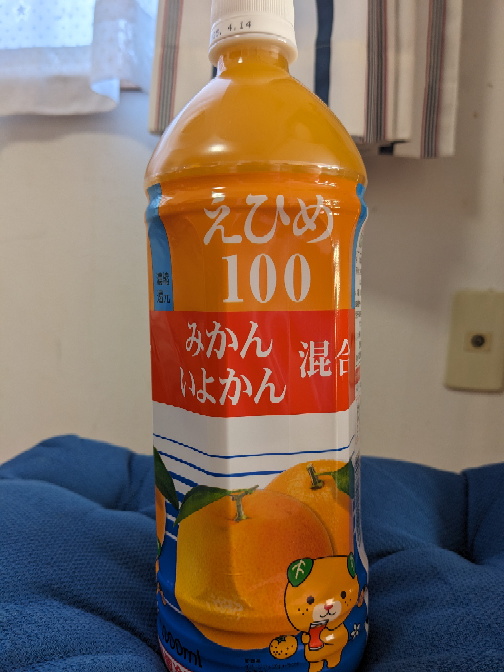 至急！！ ポンジュースと写真のジュース（えひめ100）って何が違うのでしょうか？？販売元は両方（えひめ飲料）のようですが…。 ご教示下さい！宜しくお願いします。