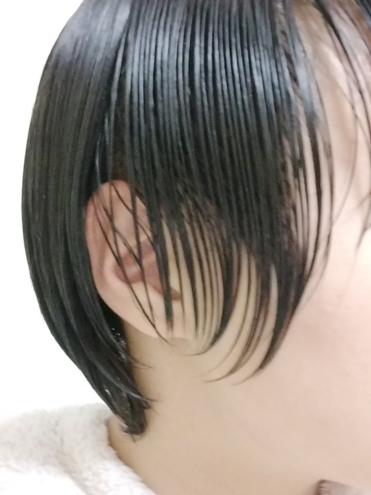 お風呂上がりで髪濡れてるんですけどこれくらいの長さでヘアアイロンでなにかできる事ありますか?(巻くとか) ずっとベリーショートで生きてきたので髪型に関して全然分からなくって>_<