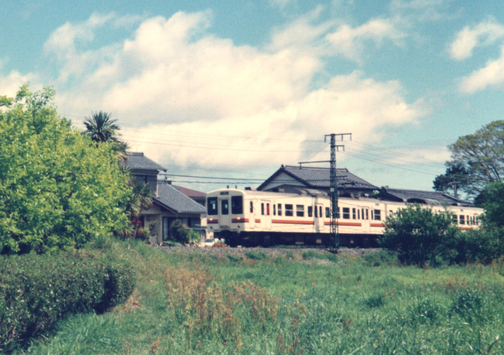 この電車はなんという名前（？）でしょうか？ JR飯田線で何十年か前に走っていた車両です。 この電車の模型は入手できるでしょうか？ 詳しい方、よろしくお願いいたします。