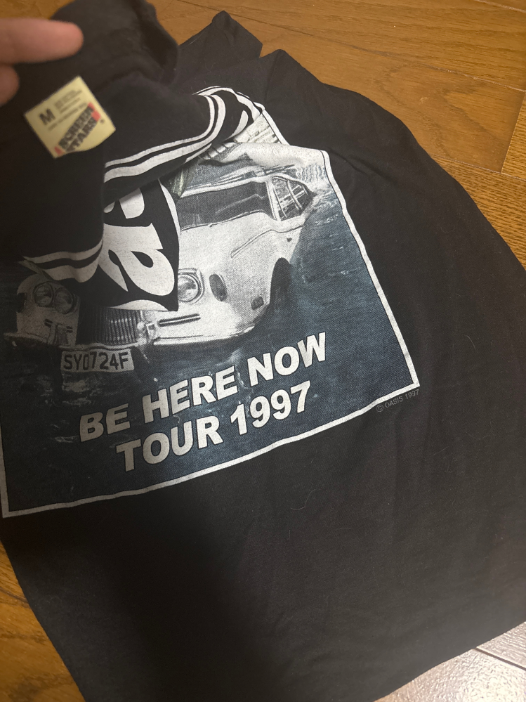 先日メルカリでオアシスのTシャツを購入したのですが、90sの当時物か