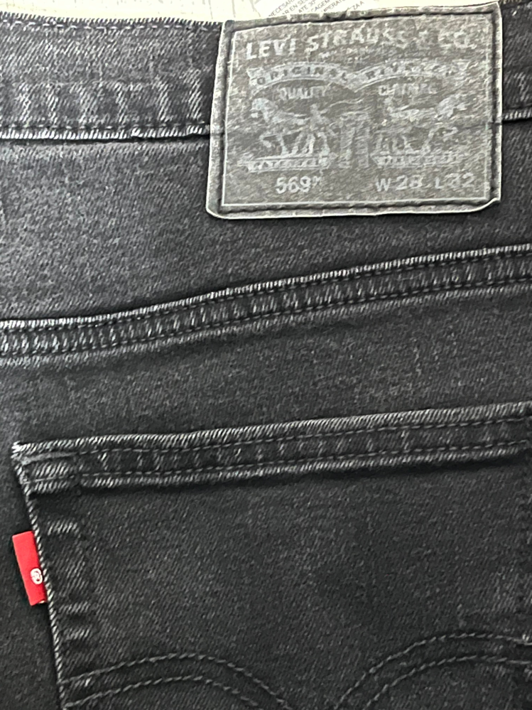 初めて古着屋LEVI'sを購入したのですがいまいち本物かわかりません。またこちら2500円で買ったのですが良い買い物だったでしょうか？？有識者の方教えて頂けたら嬉しいです。